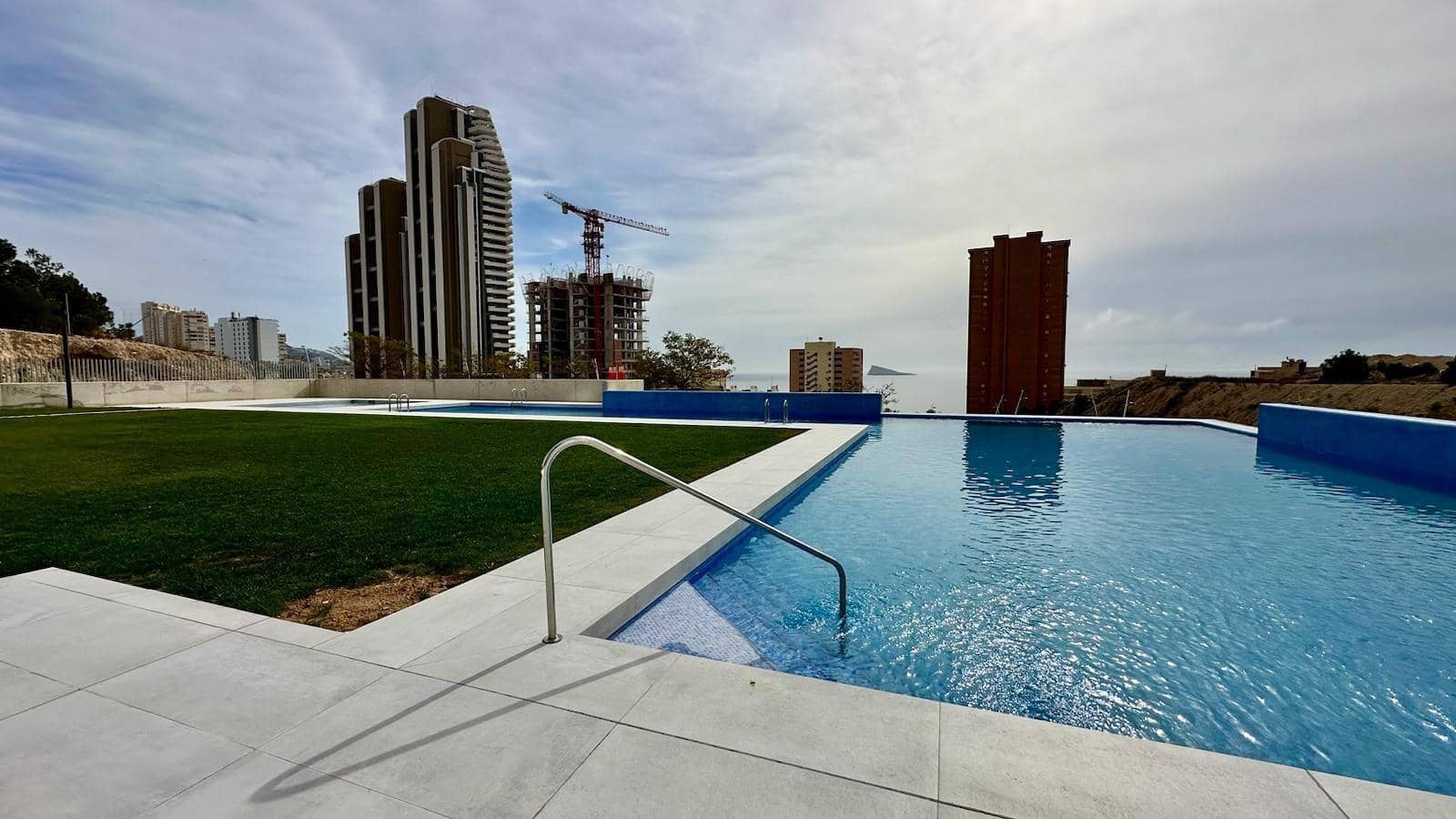 Apartamento de 2 habitaciones en Benidorm en venta con piscina garaje - 570.000 € (Ref: 8102343)