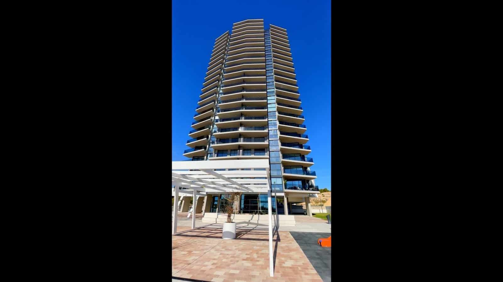 Apartamento de 2 habitaciones en Benidorm en venta con piscina garaje - 570.000 € (Ref: 8102343)