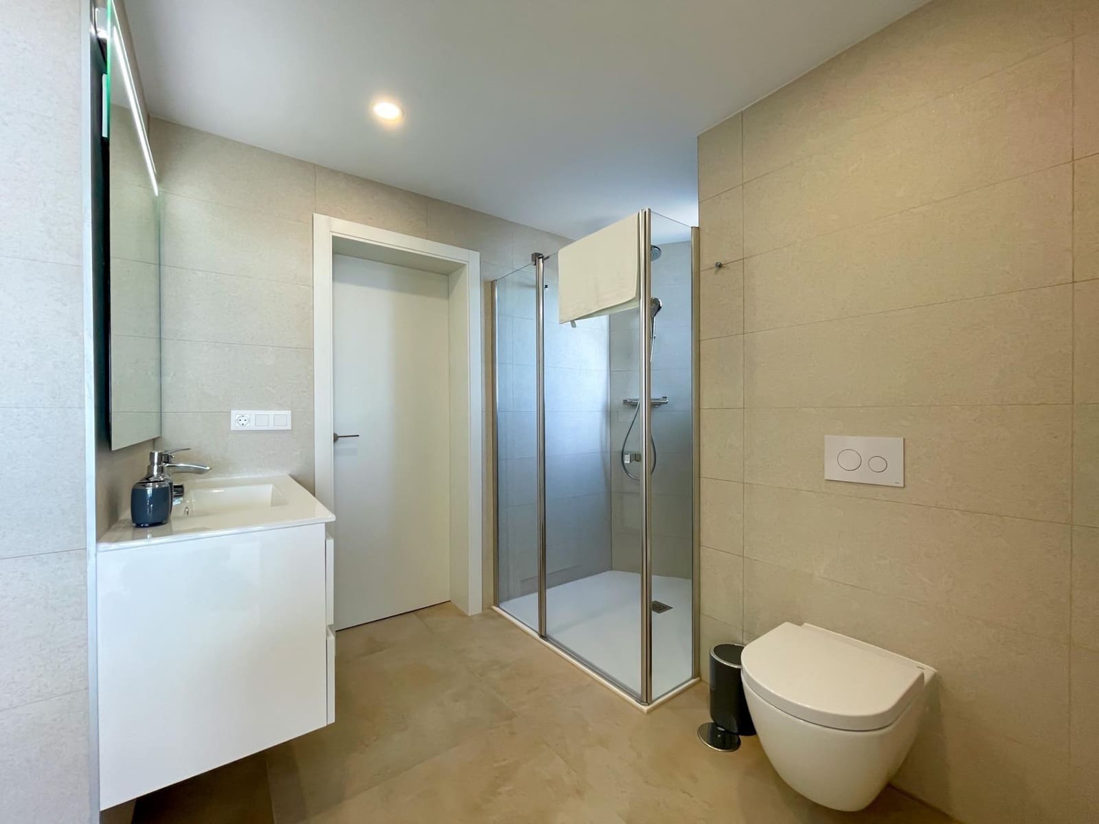 Apartamento de 2 habitaciones en Benidorm en venta con piscina garaje - 570.000 € (Ref: 8102343)