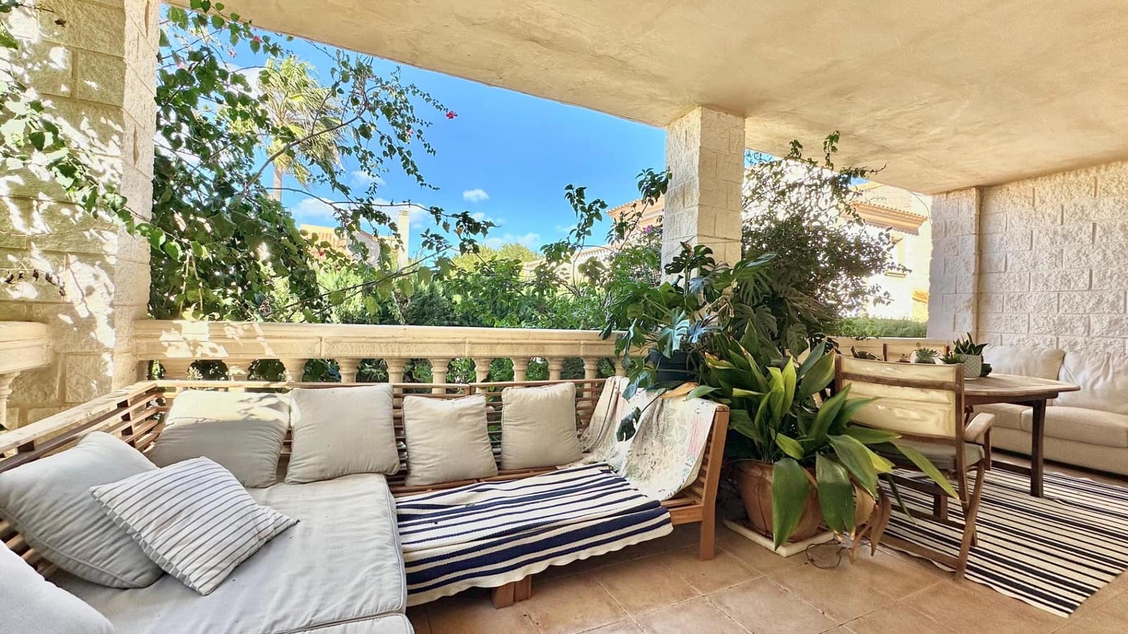 5 soveværelse Rækkehus til salg i Alfaz del Pi / L'Alfas del Pi med swimmingpool - € 450.000 (Ref: 8124515)