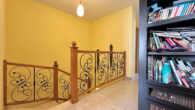 5 chambre Villa/Maison Mitoyenne à vendre à Alfaz del Pi / L'Alfàs del Pi avec piscine - 450 000 € (Ref: 8124515)