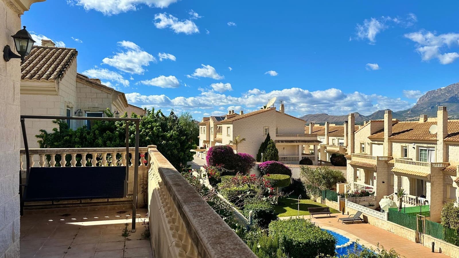 5 soveværelse Rækkehus til salg i Alfaz del Pi / L'Alfas del Pi med swimmingpool - € 450.000 (Ref: 8124515)