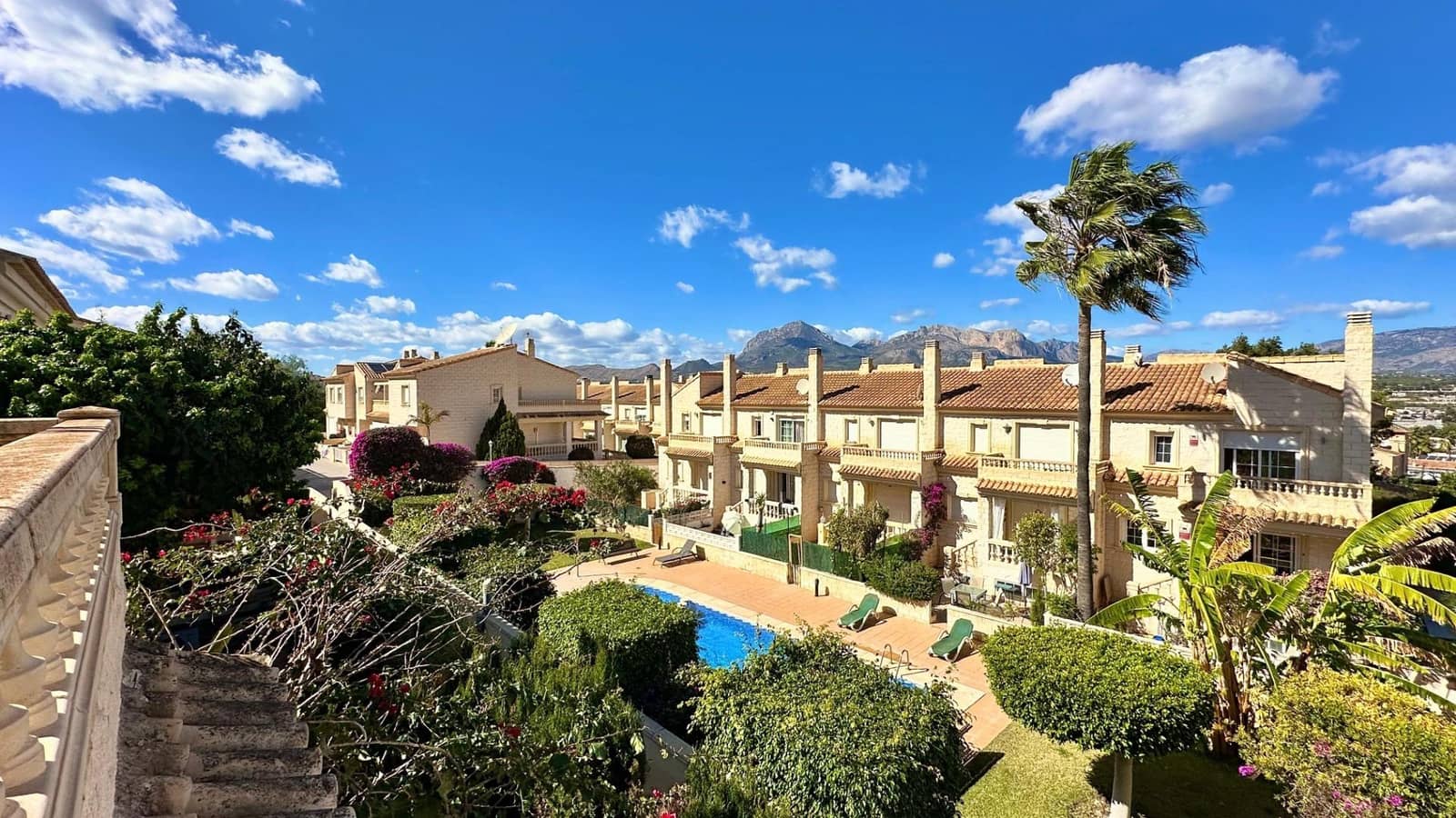 5 soveværelse Rækkehus til salg i Alfaz del Pi / L'Alfas del Pi med swimmingpool - € 450.000 (Ref: 8124515)