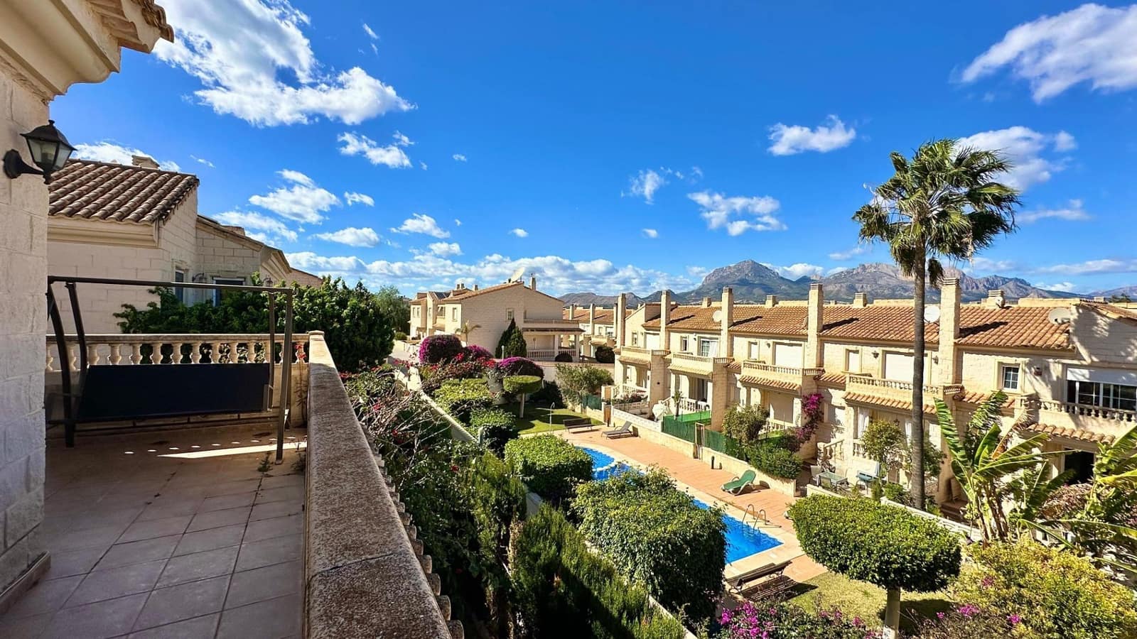 5 soveværelse Rækkehus til salg i Alfaz del Pi / L'Alfas del Pi med swimmingpool - € 450.000 (Ref: 8124515)