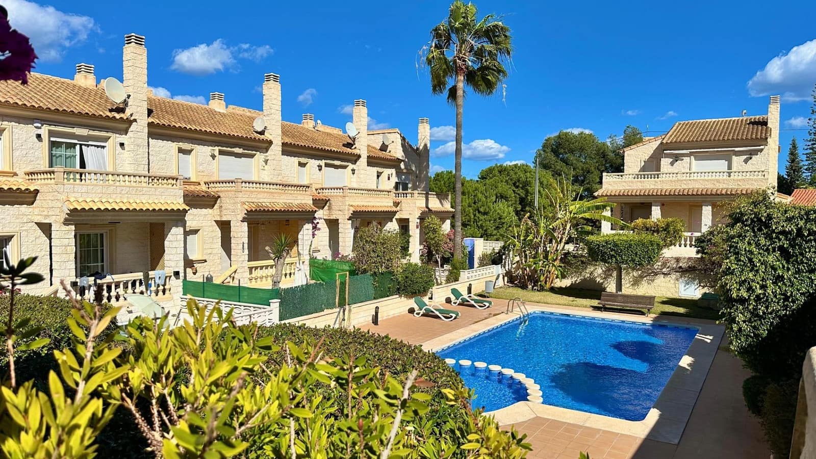 5 soveværelse Rækkehus til salg i Alfaz del Pi / L'Alfas del Pi med swimmingpool - € 450.000 (Ref: 8124515)