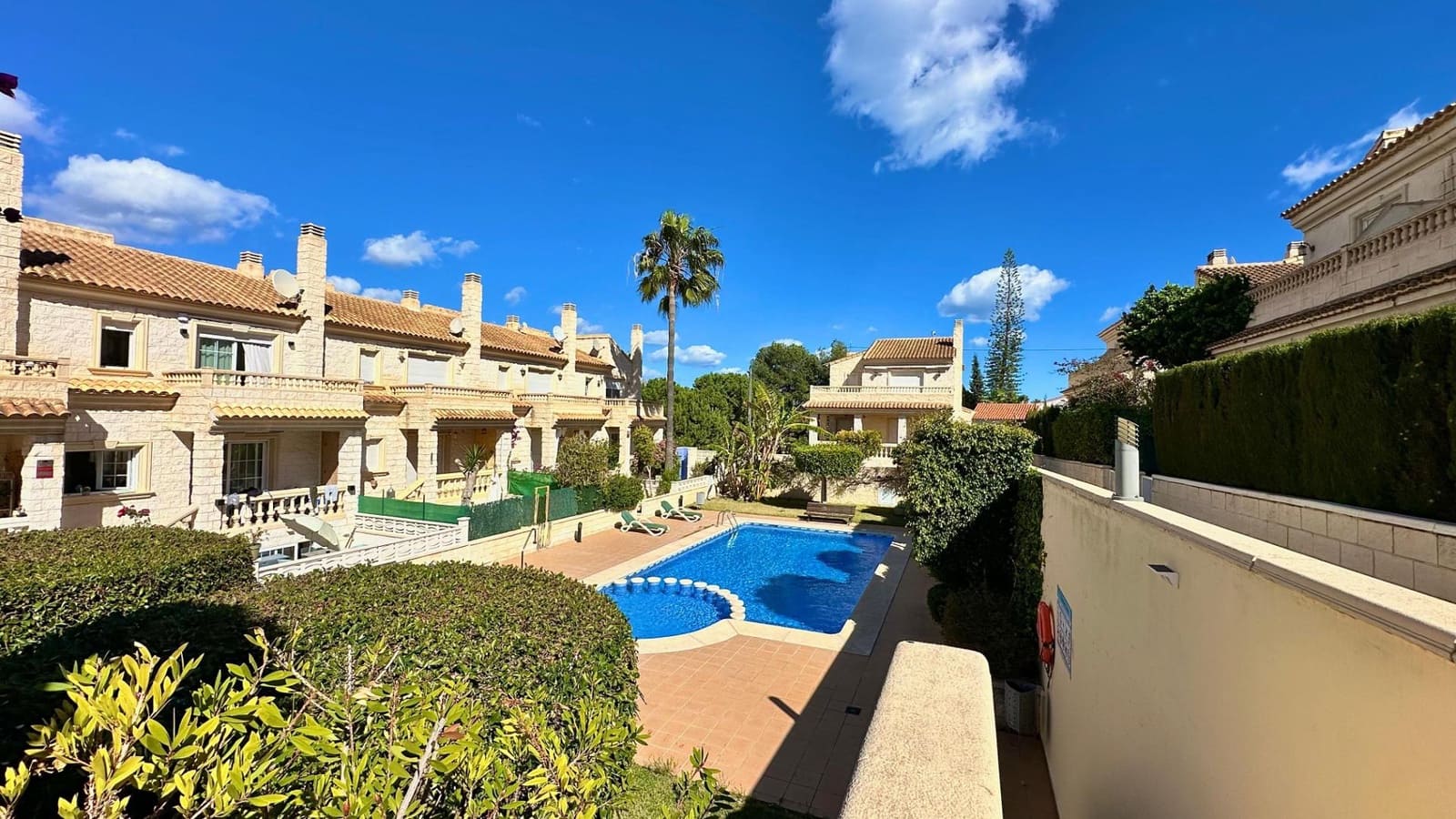 5 soveværelse Rækkehus til salg i Alfaz del Pi / L'Alfas del Pi med swimmingpool - € 450.000 (Ref: 8124515)