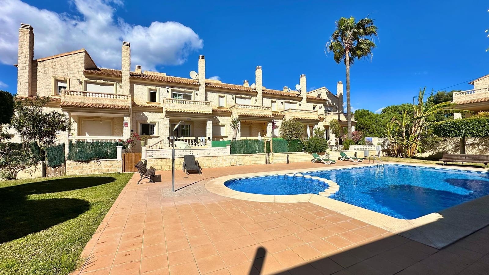 5 soveværelse Rækkehus til salg i Alfaz del Pi / L'Alfas del Pi med swimmingpool - € 450.000 (Ref: 8124515)