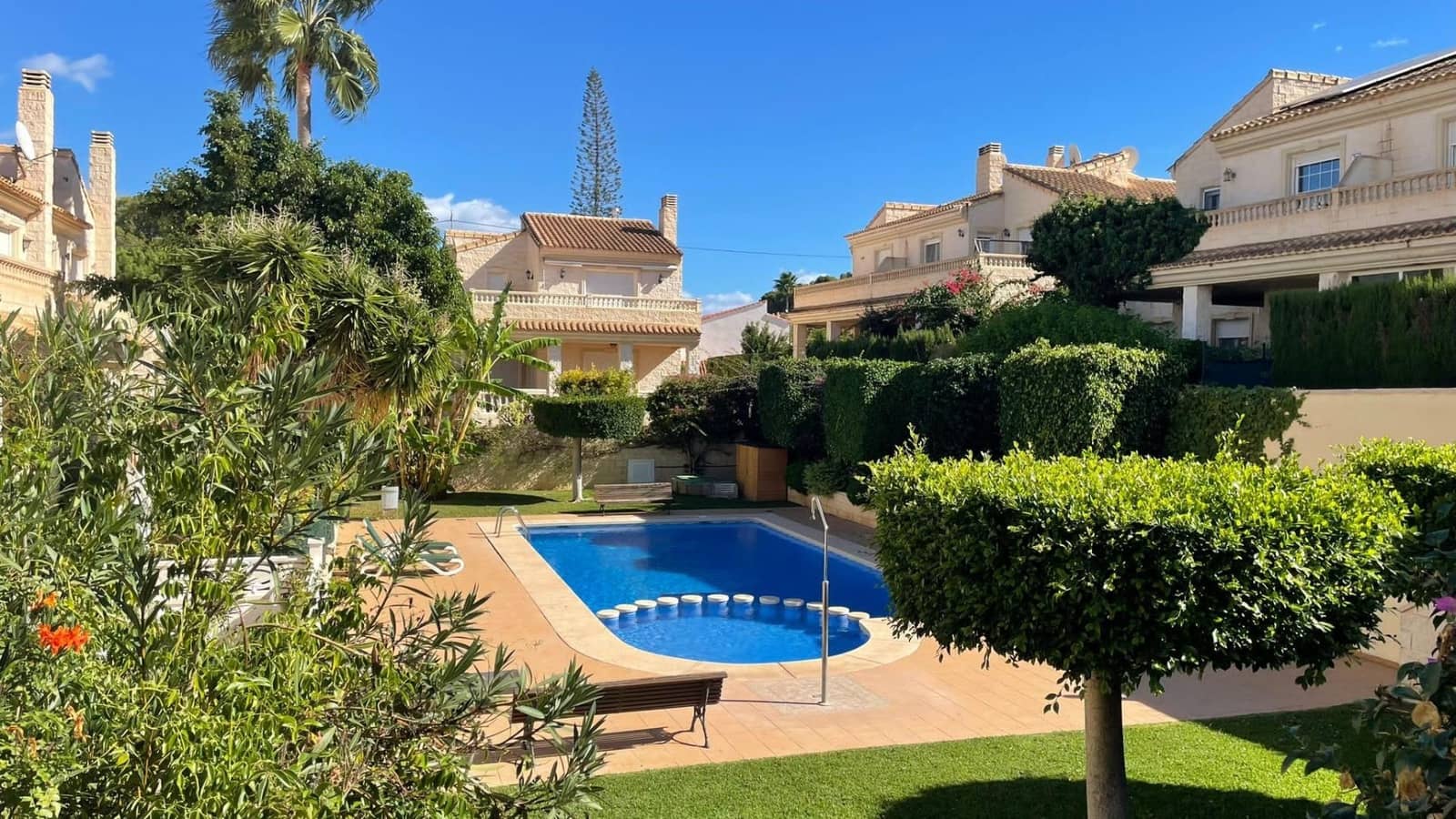 5 soveværelse Rækkehus til salg i Alfaz del Pi / L'Alfas del Pi med swimmingpool - € 450.000 (Ref: 8124515)