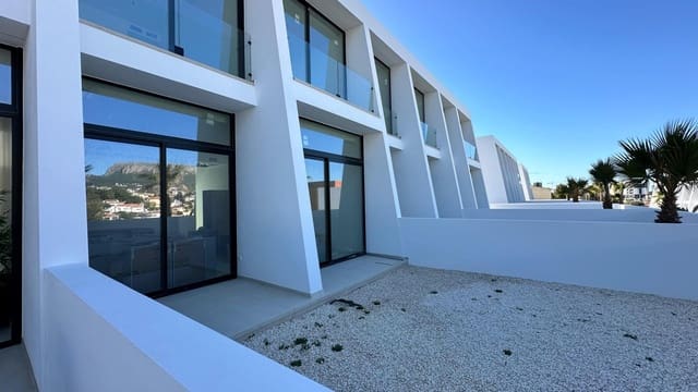 3 Zimmer Reihenhaus zu verkaufen in Calpe / Calp mit Pool - 755.000 € (Ref: 8130965)