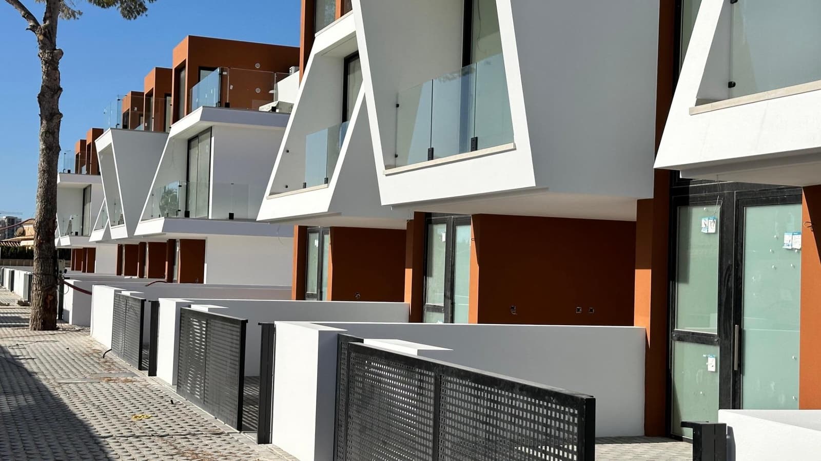 3 soveværelse Rækkehus til salg i Calpe / Calp med swimmingpool - € 755.000 (Ref: 8130965)