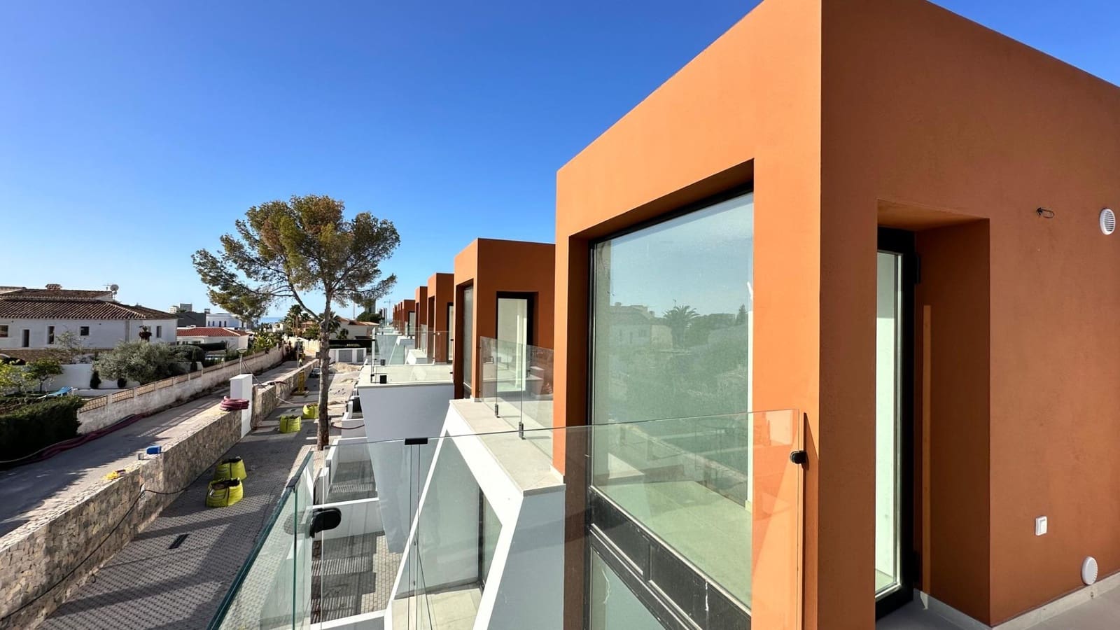 3 soveværelse Rækkehus til salg i Calpe / Calp med swimmingpool - € 755.000 (Ref: 8130965)