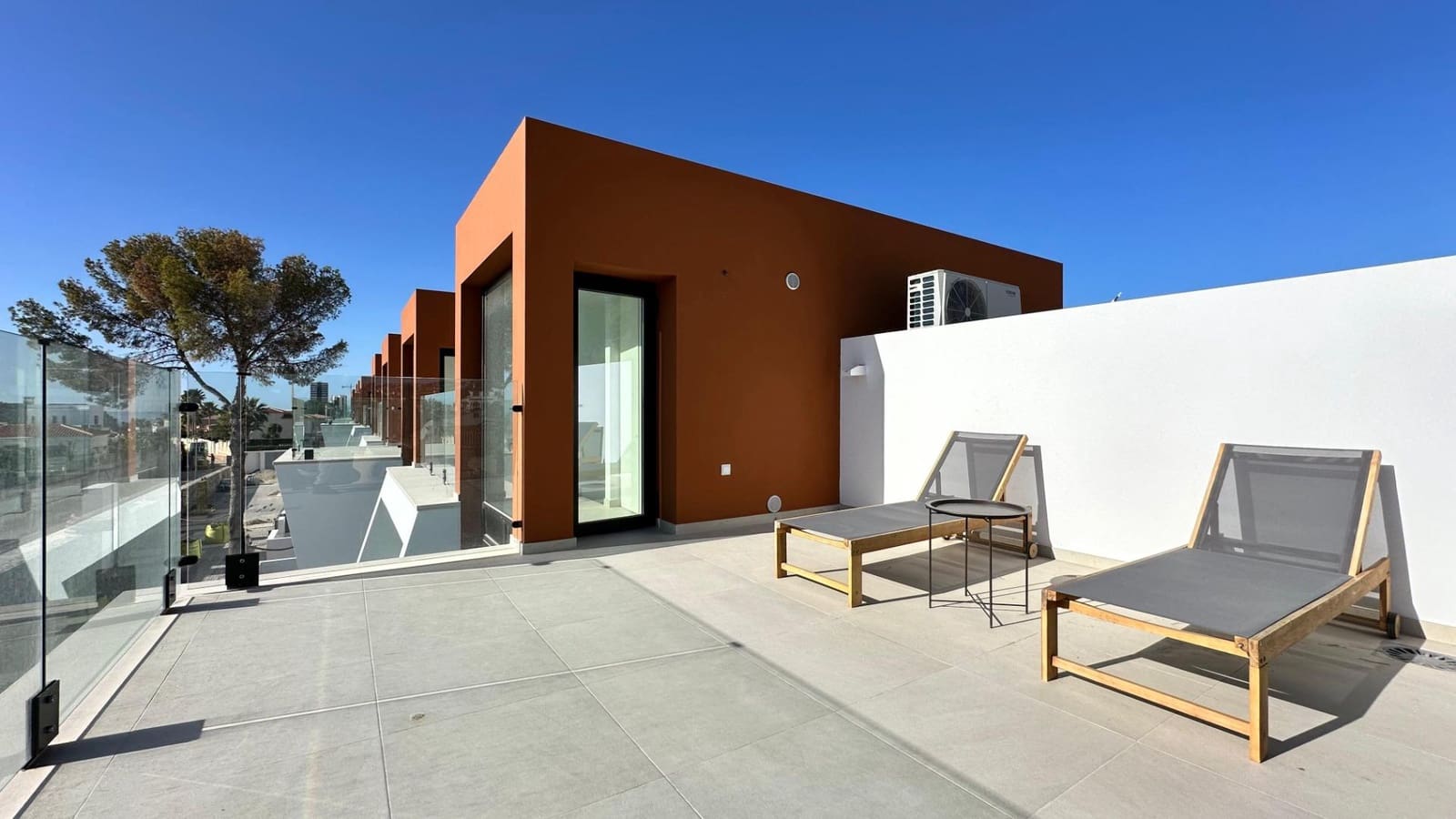 3 soveværelse Rækkehus til salg i Calpe / Calp med swimmingpool - € 755.000 (Ref: 8130965)