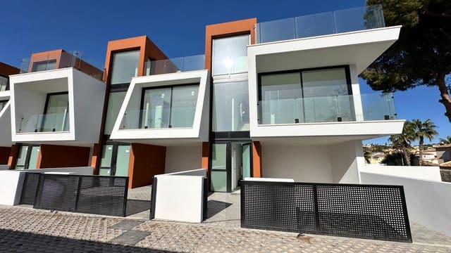 3 Zimmer Reihenhaus zu verkaufen in Calpe / Calp mit Pool - 755.000 € (Ref: 8130965)