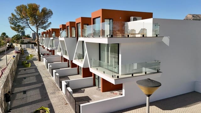 3 Zimmer Reihenhaus zu verkaufen in Calpe / Calp mit Pool - 755.000 € (Ref: 8130965)