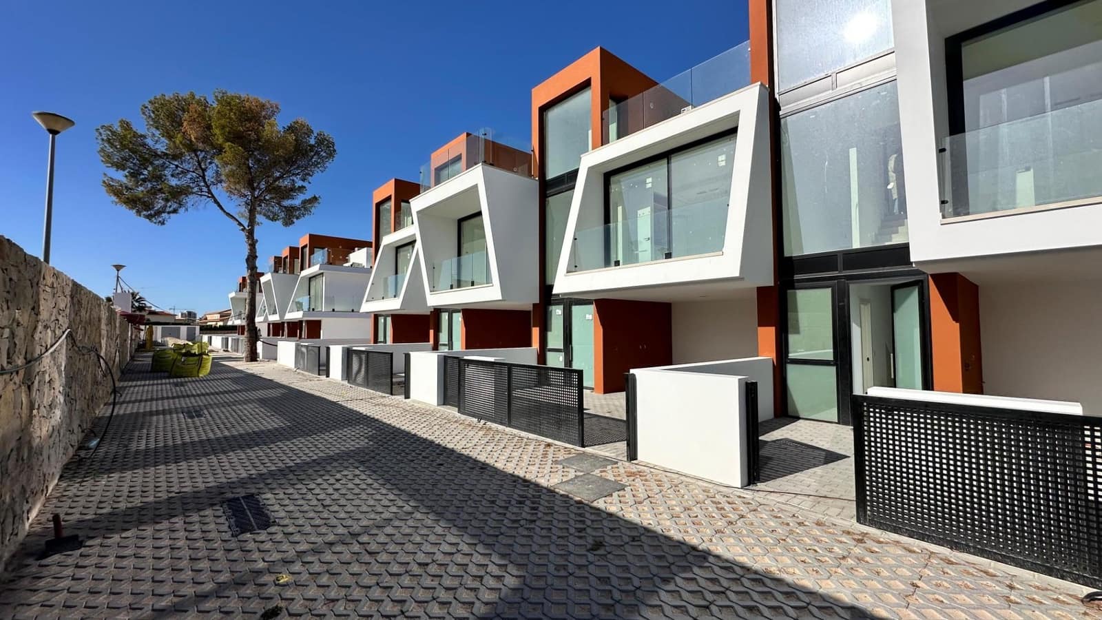 3 soveværelse Rækkehus til salg i Calpe / Calp med swimmingpool - € 755.000 (Ref: 8130965)