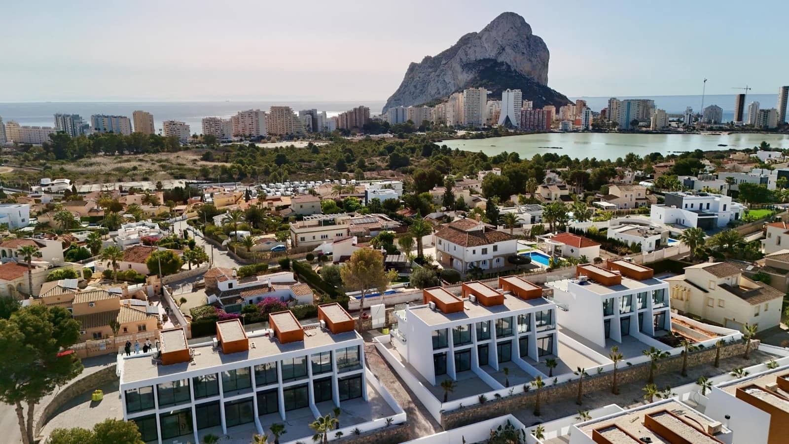 3 soveværelse Rækkehus til salg i Calpe / Calp med swimmingpool - € 755.000 (Ref: 8130965)