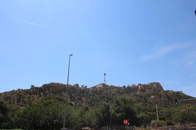 24 soveværelse Lejlighed til salg i Alicante by med garage - € 1.499.000 (Ref: 8175215)