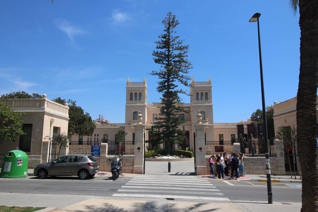 24 soveværelse Lejlighed til salg i Alicante by med garage - € 1.499.000 (Ref: 8175215)