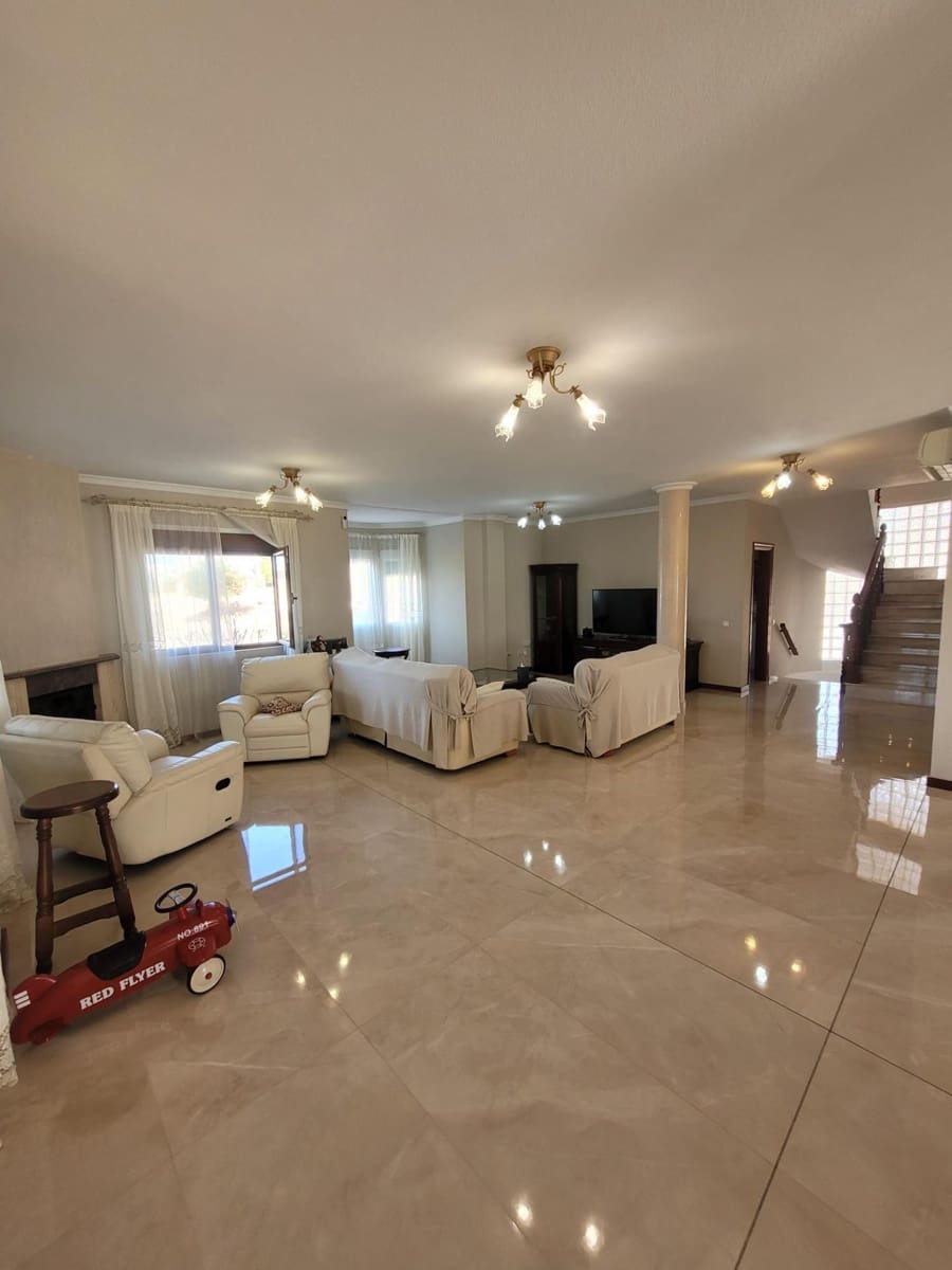 5 makuuhuone Huvila myytävänä paikassa Ciudad Quesada mukana uima-altaan 
autotalli - 690 000 € (Ref: 8233410)