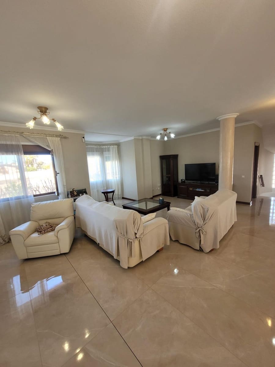 5 makuuhuone Huvila myytävänä paikassa Ciudad Quesada mukana uima-altaan 
autotalli - 690 000 € (Ref: 8233410)