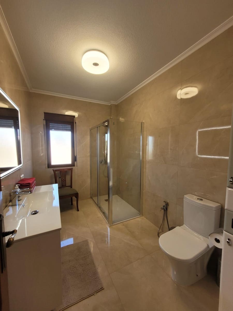 5 makuuhuone Huvila myytävänä paikassa Ciudad Quesada mukana uima-altaan 
autotalli - 690 000 € (Ref: 8233410)