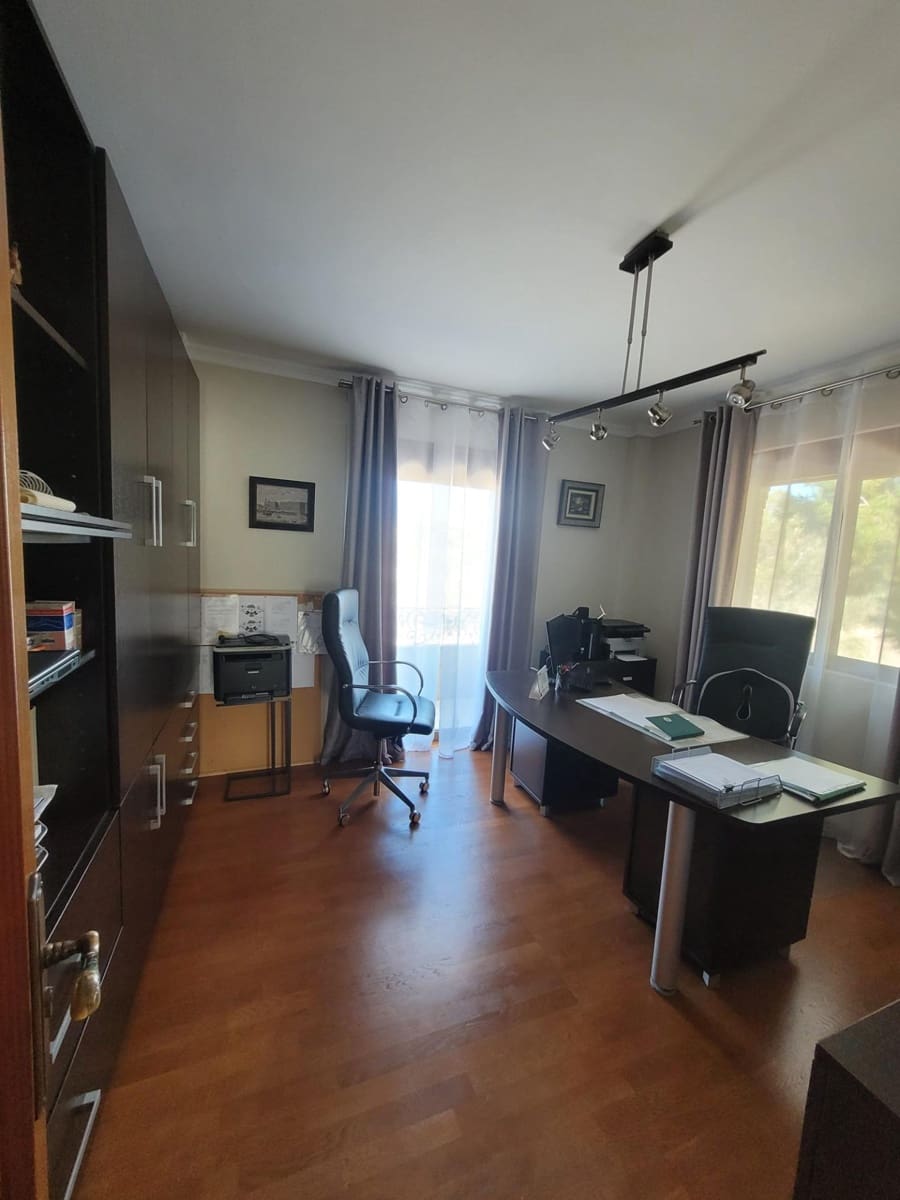 5 makuuhuone Huvila myytävänä paikassa Ciudad Quesada mukana uima-altaan 
autotalli - 690 000 € (Ref: 8233410)