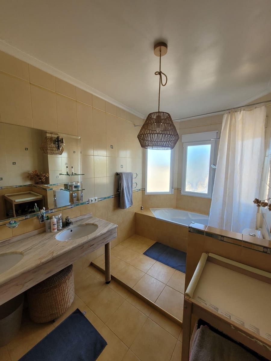 5 makuuhuone Huvila myytävänä paikassa Ciudad Quesada mukana uima-altaan 
autotalli - 690 000 € (Ref: 8233410)