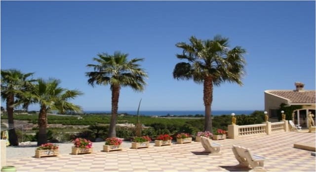 6 bedroom Villa for sale in Alfaz del Pi / L'Alfàs del Pi with pool garage - € 1,750,000 (Ref: 8233412)