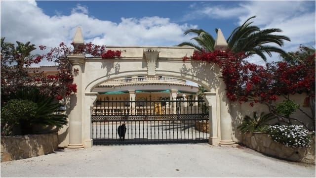 6 bedroom Villa for sale in Alfaz del Pi / L'Alfàs del Pi with pool garage - € 1,750,000 (Ref: 8233412)