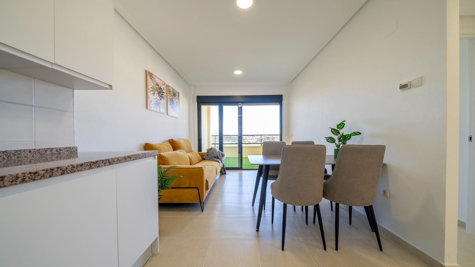 4 sypialnia Apartament na sprzedaż w Montiboli z basenem garażem - 380 000 € (Ref: 8263271)