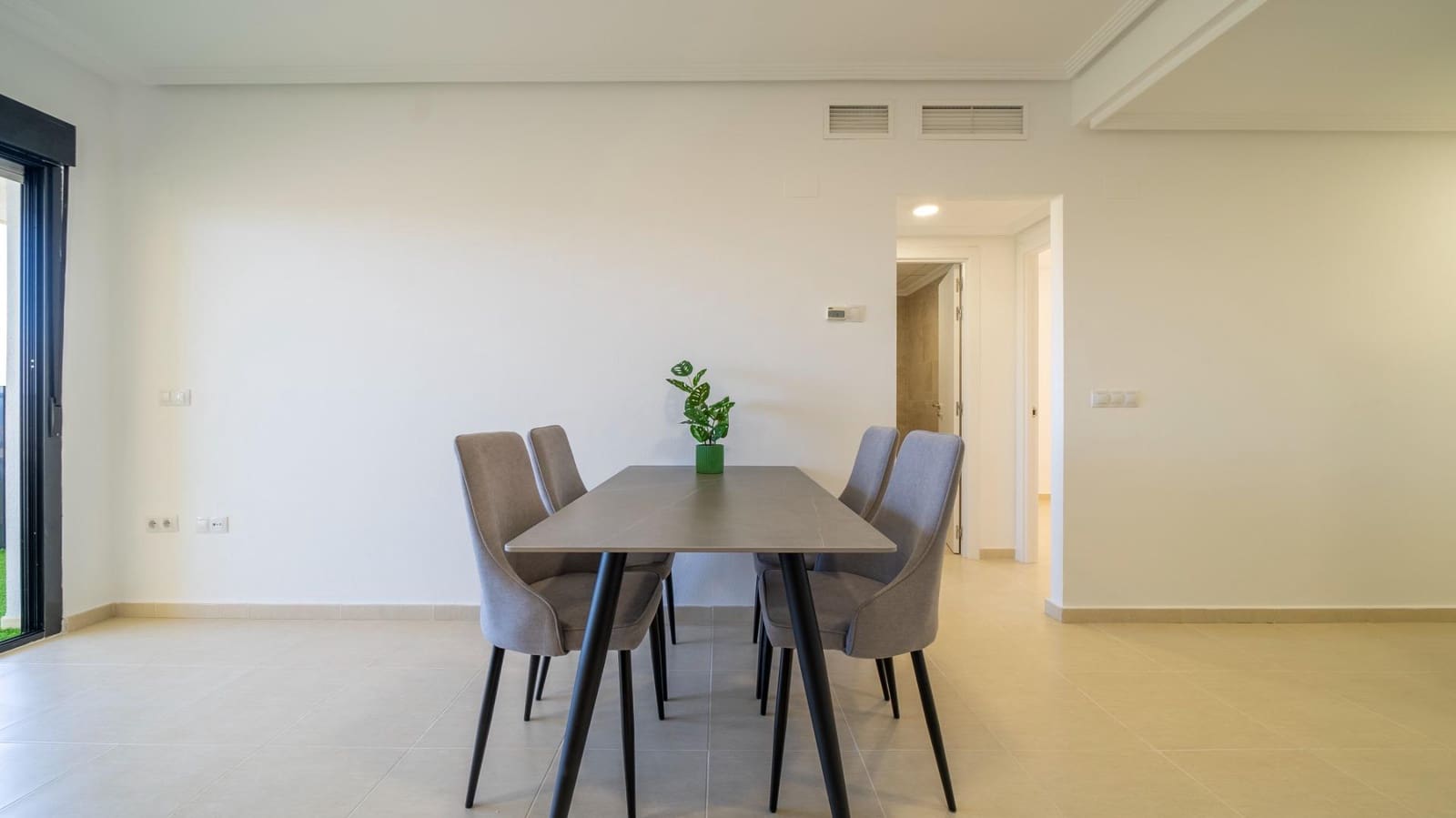 4 sypialnia Apartament na sprzedaż w Montiboli z basenem garażem - 380 000 € (Ref: 8263271)