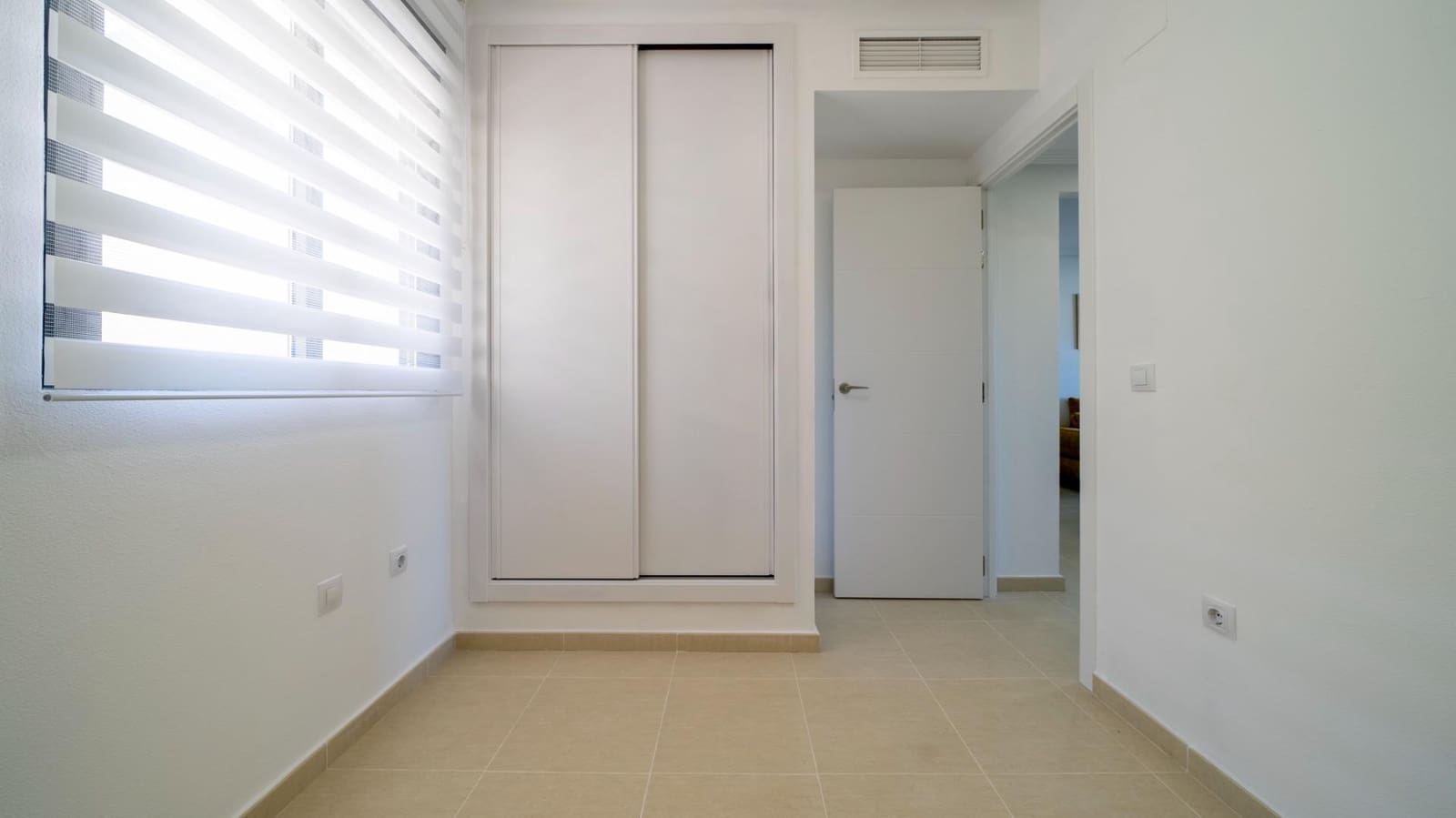 4 sypialnia Apartament na sprzedaż w Montiboli z basenem garażem - 380 000 € (Ref: 8263271)