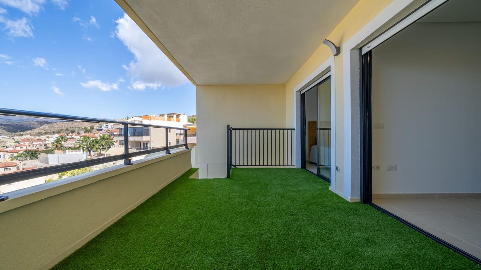 4 sypialnia Apartament na sprzedaż w Montiboli z basenem garażem - 380 000 € (Ref: 8263271)