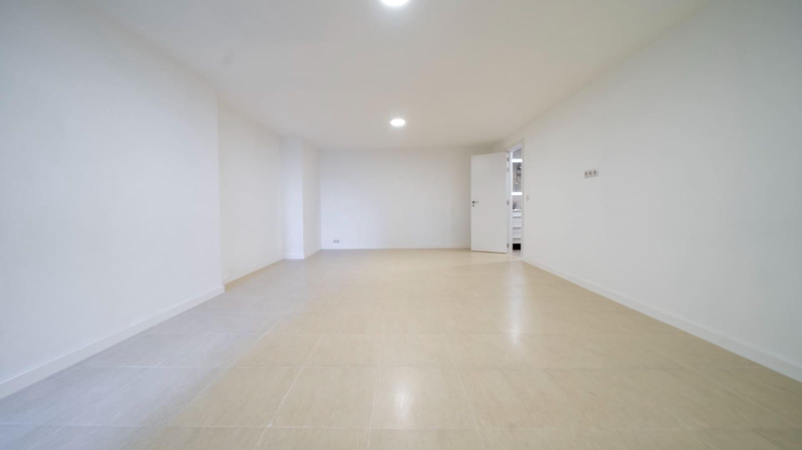 4 sypialnia Apartament na sprzedaż w Montiboli z basenem garażem - 380 000 € (Ref: 8263271)