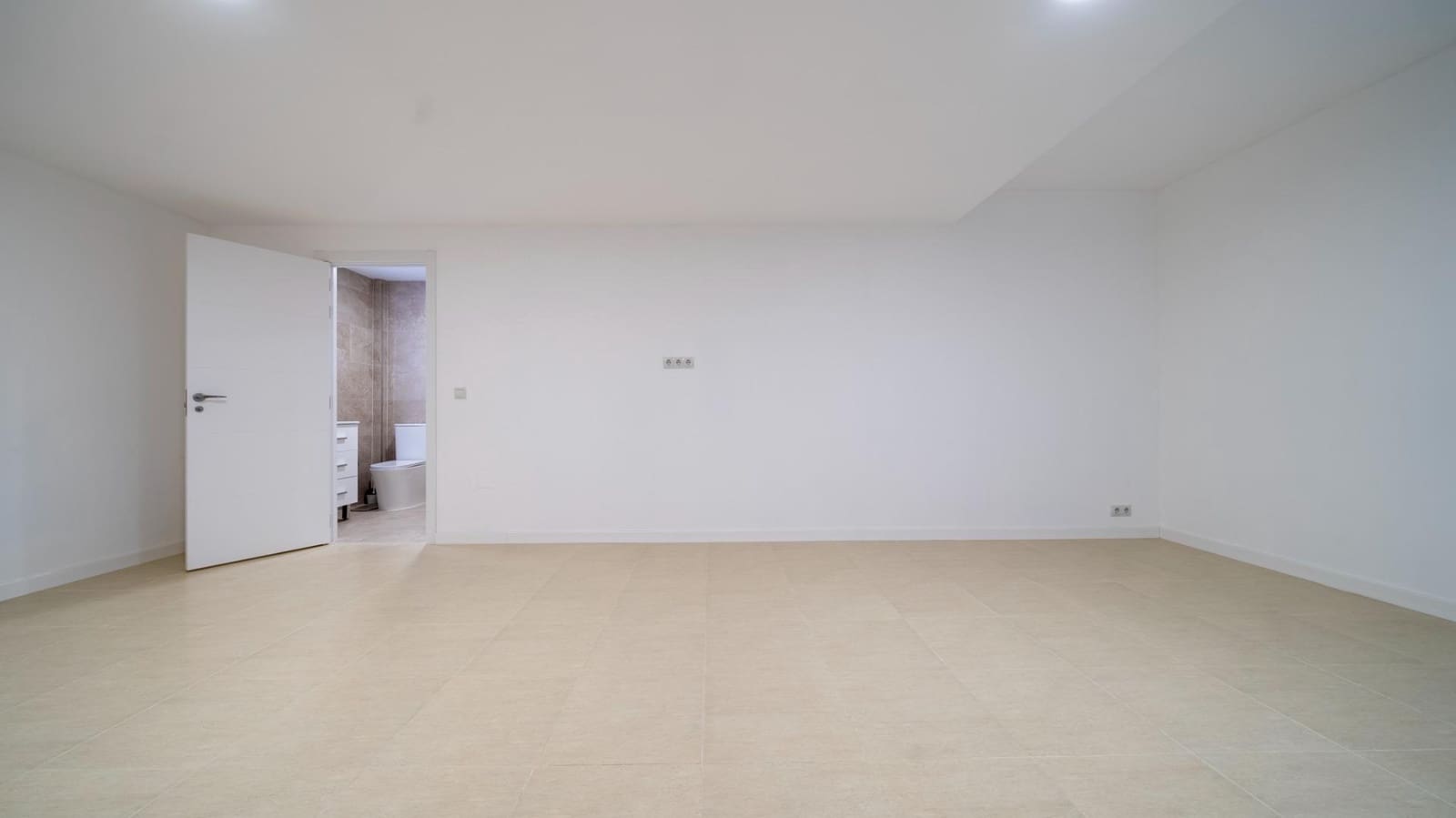 4 sypialnia Apartament na sprzedaż w Montiboli z basenem garażem - 380 000 € (Ref: 8263271)