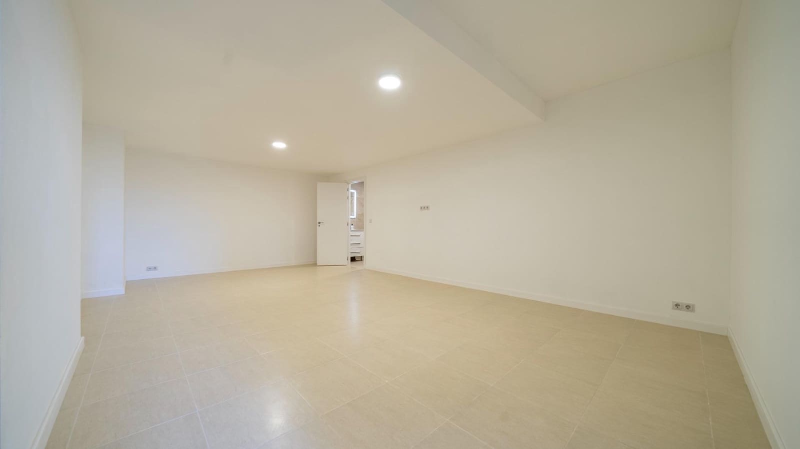 4 sypialnia Apartament na sprzedaż w Montiboli z basenem garażem - 380 000 € (Ref: 8263271)