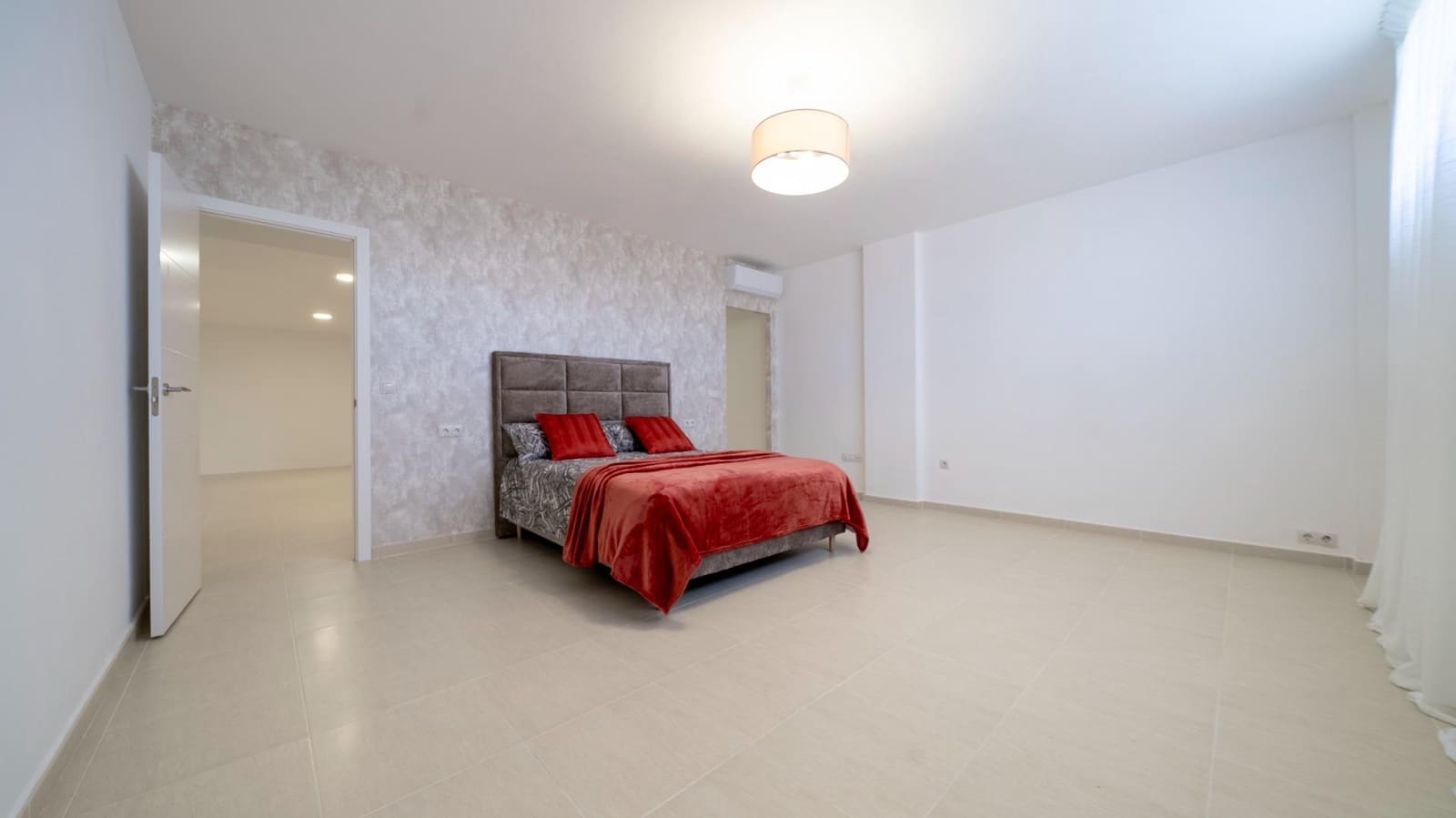 4 sypialnia Apartament na sprzedaż w Montiboli z basenem garażem - 380 000 € (Ref: 8263271)