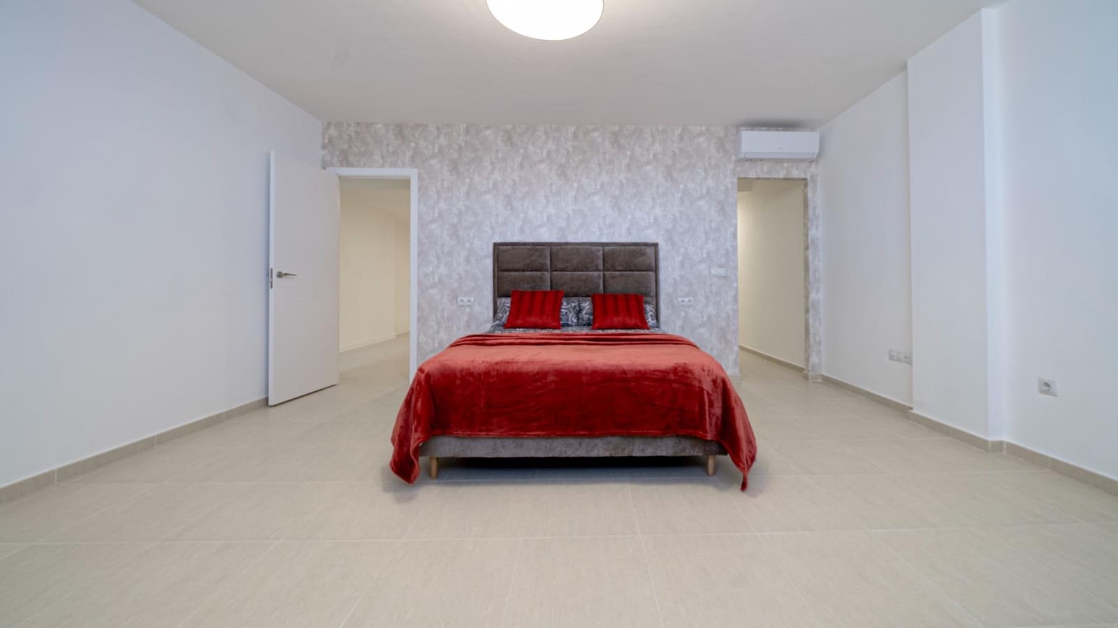 4 sypialnia Apartament na sprzedaż w Montiboli z basenem garażem - 380 000 € (Ref: 8263271)