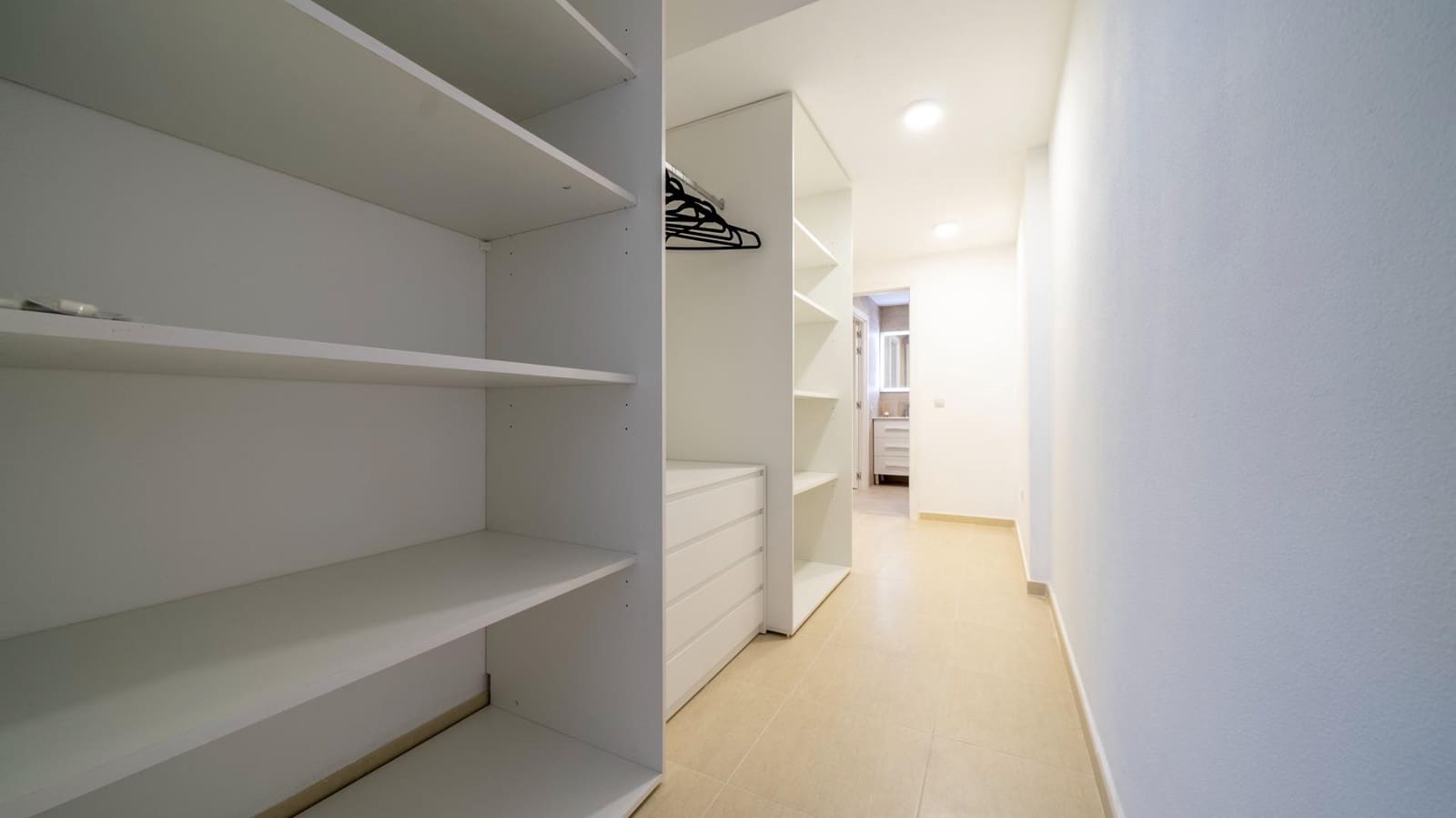 4 sypialnia Apartament na sprzedaż w Montiboli z basenem garażem - 380 000 € (Ref: 8263271)