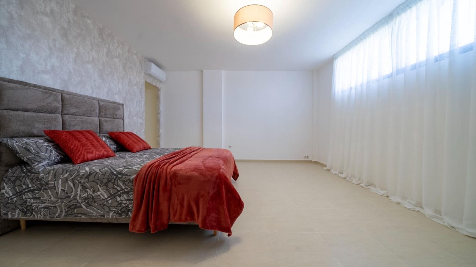 4 sypialnia Apartament na sprzedaż w Montiboli z basenem garażem - 380 000 € (Ref: 8263271)