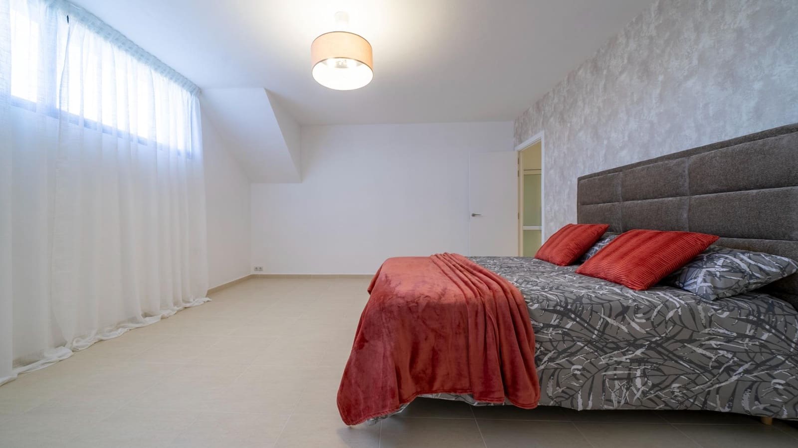 4 sypialnia Apartament na sprzedaż w Montiboli z basenem garażem - 380 000 € (Ref: 8263271)