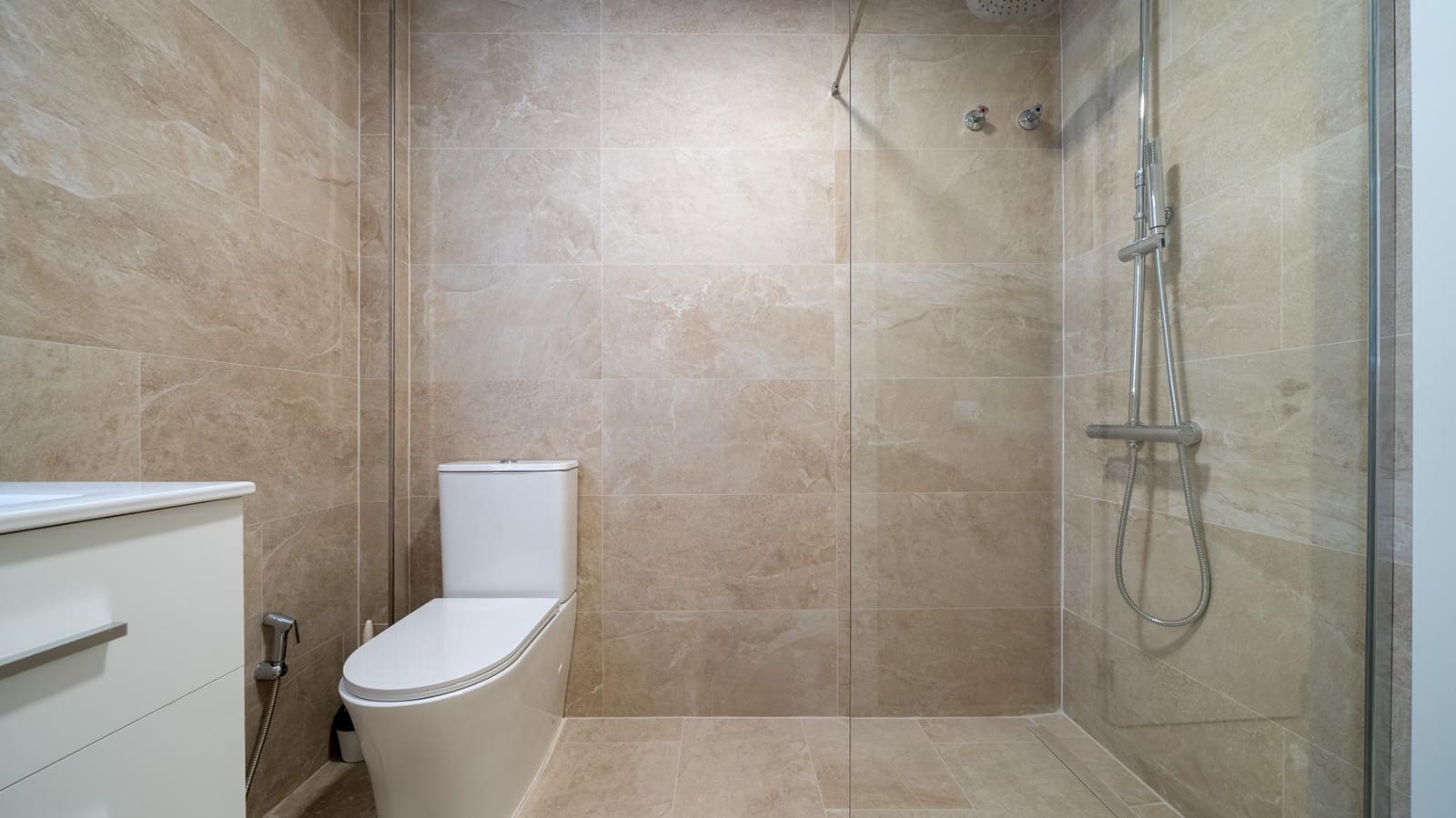 4 sypialnia Apartament na sprzedaż w Montiboli z basenem garażem - 380 000 € (Ref: 8263271)