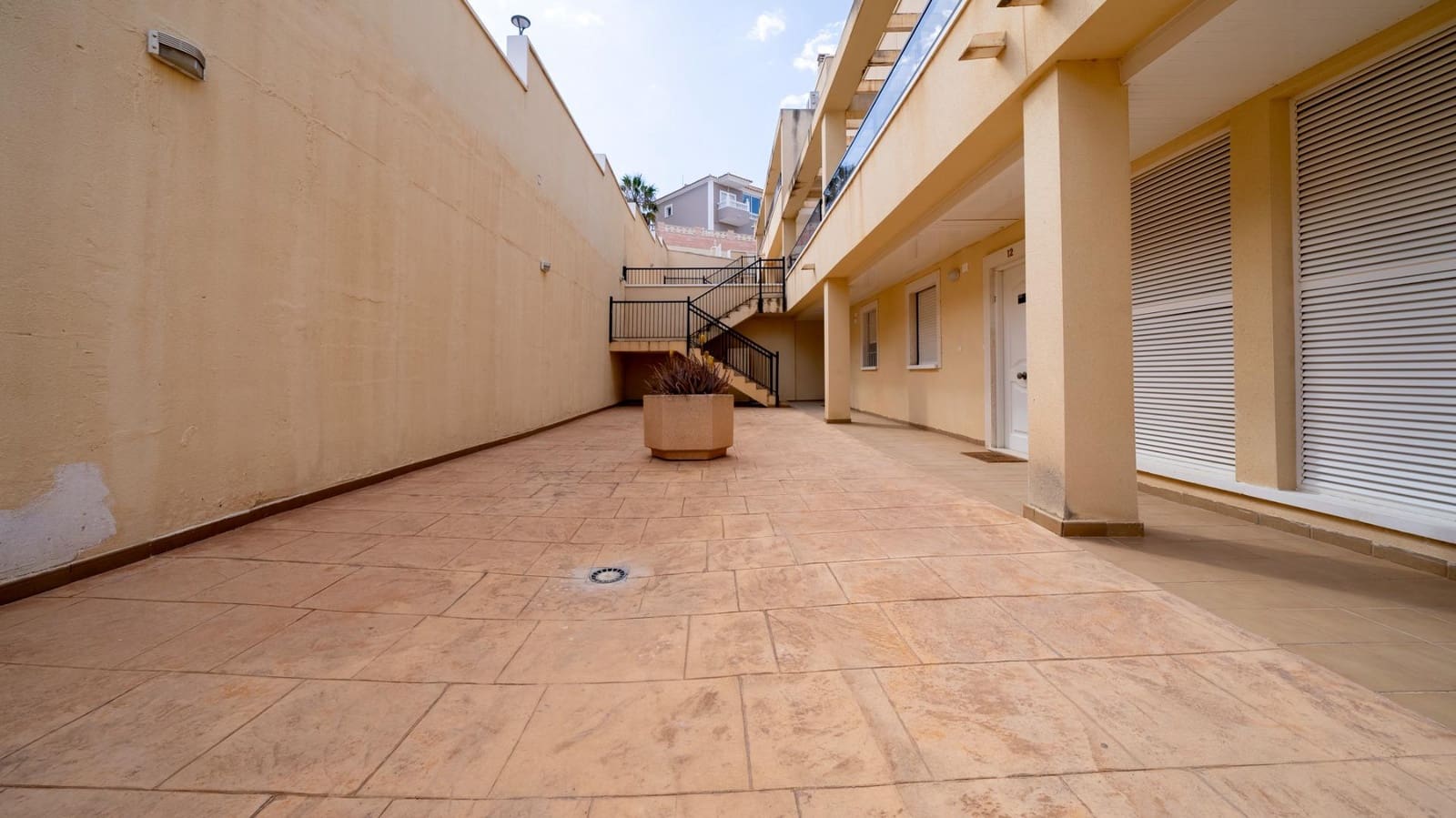 4 sypialnia Apartament na sprzedaż w Montiboli z basenem garażem - 380 000 € (Ref: 8263271)