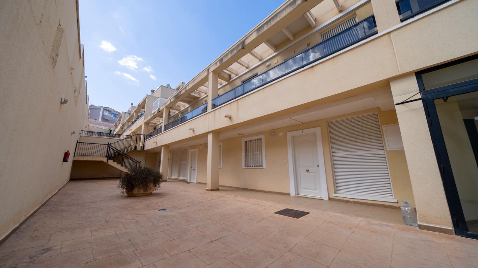 4 sypialnia Apartament na sprzedaż w Montiboli z basenem garażem - 380 000 € (Ref: 8263271)