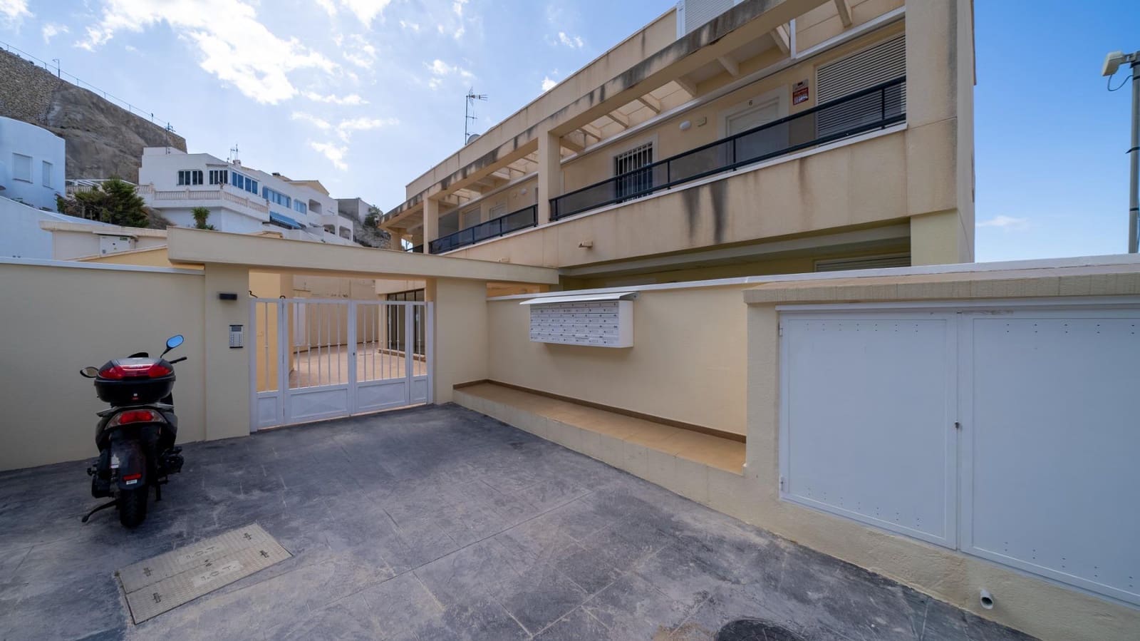 4 sypialnia Apartament na sprzedaż w Montiboli z basenem garażem - 380 000 € (Ref: 8263271)