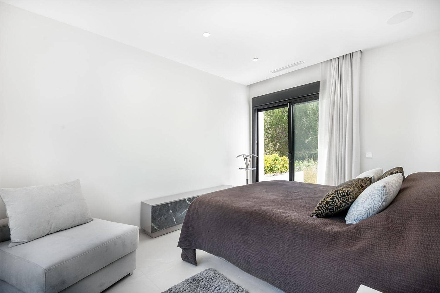 Chalet de 4 habitaciones en San Miguel de Salinas en venta con piscina garaje - 1.695.000 € (Ref: 8308847)