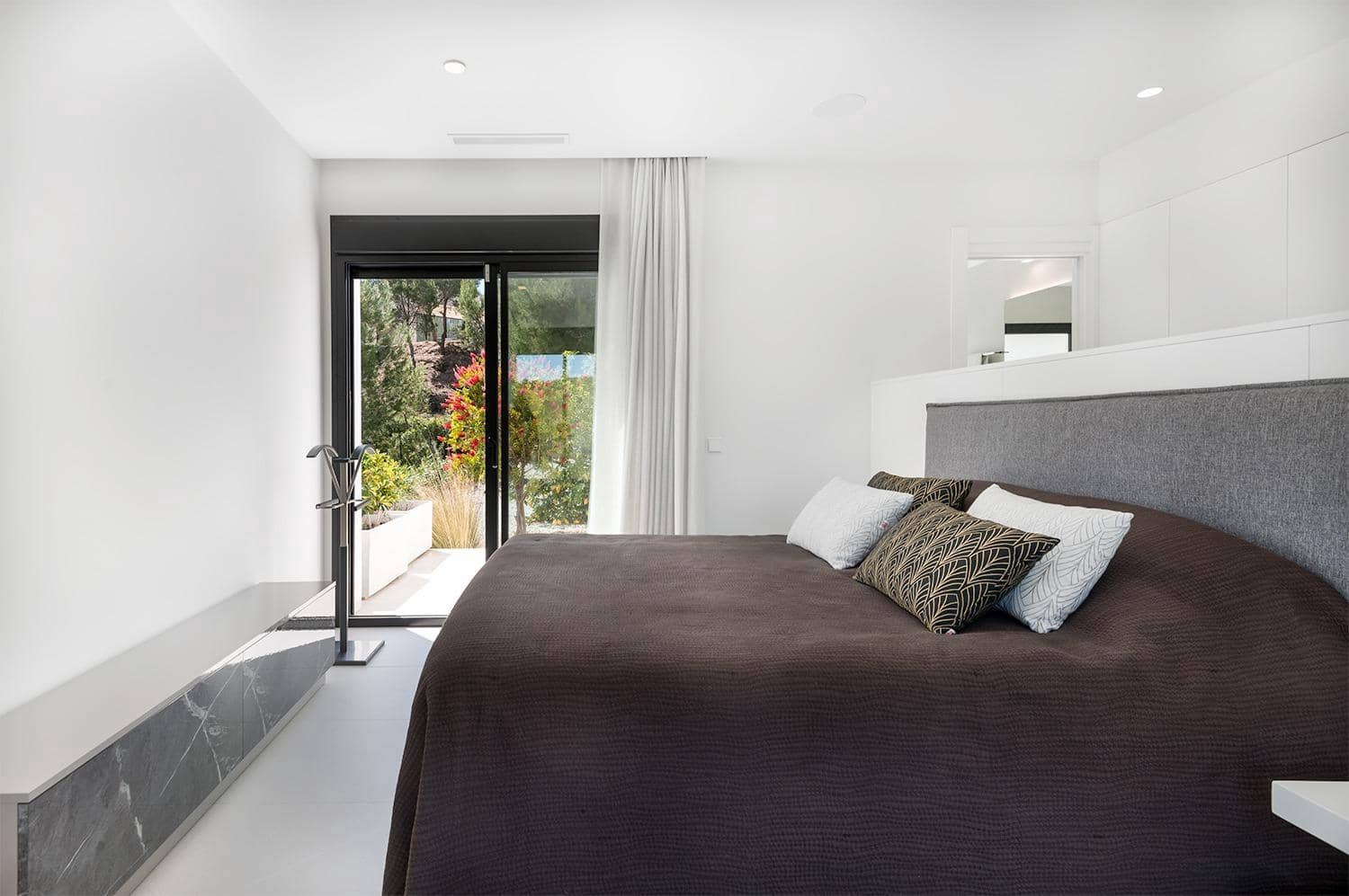 Chalet de 4 habitaciones en San Miguel de Salinas en venta con piscina garaje - 1.695.000 € (Ref: 8308847)