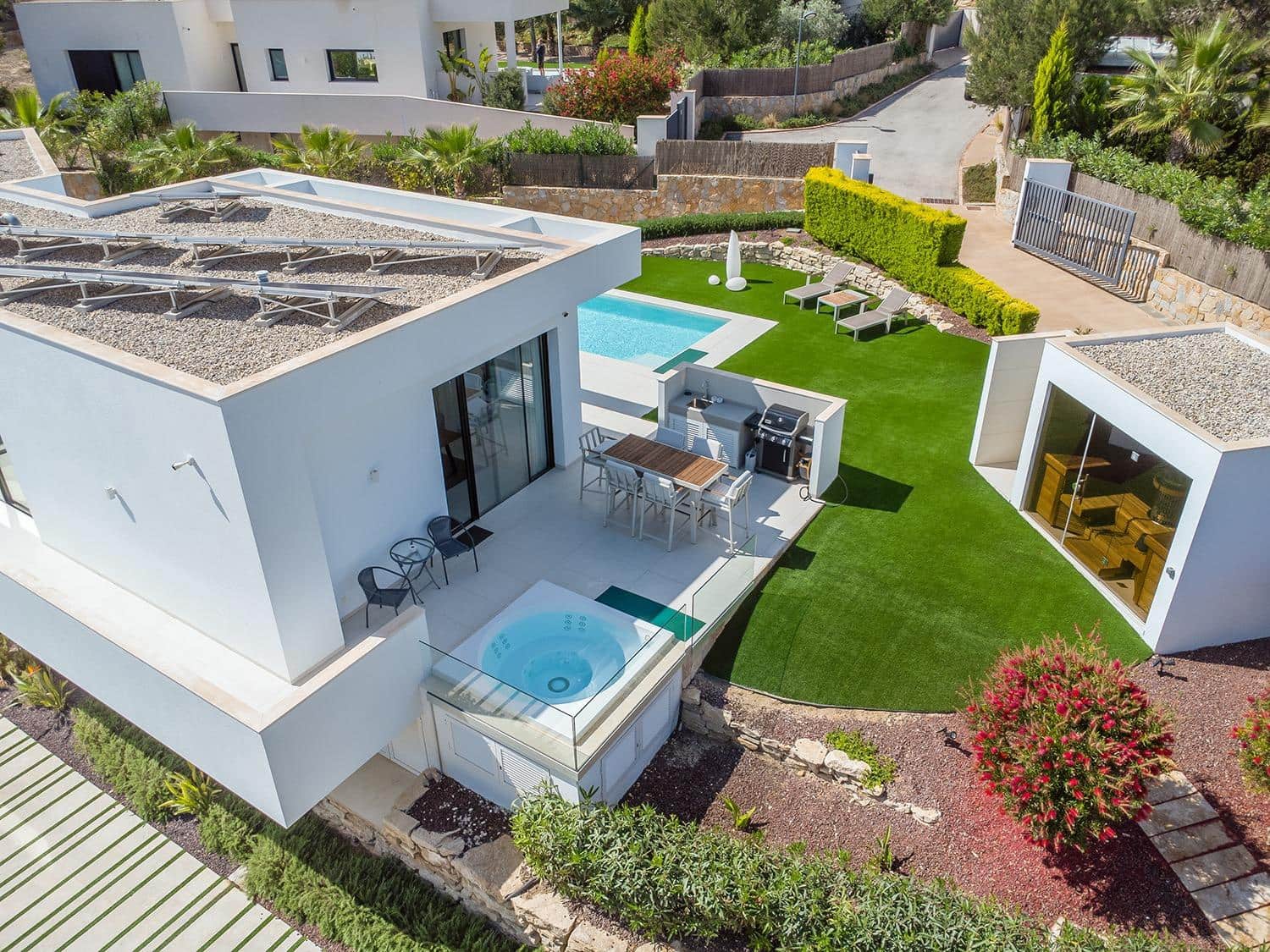 Chalet de 4 habitaciones en San Miguel de Salinas en venta con piscina garaje - 1.695.000 € (Ref: 8308847)