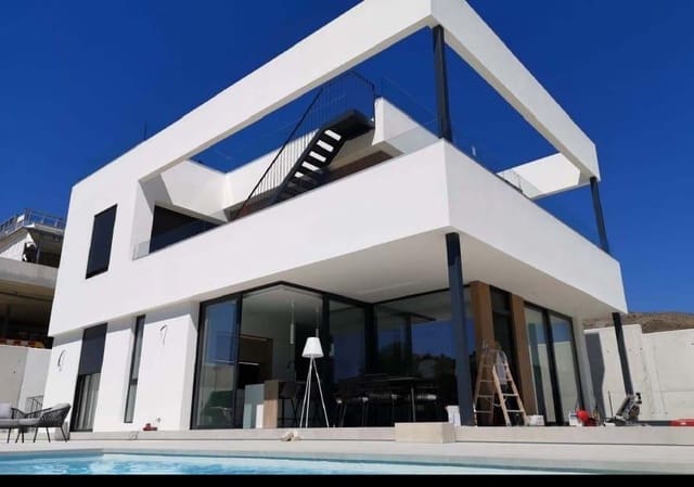 3 bedroom Villa for sale in Finestrat with pool - € 780,000 (Ref: 8333867)