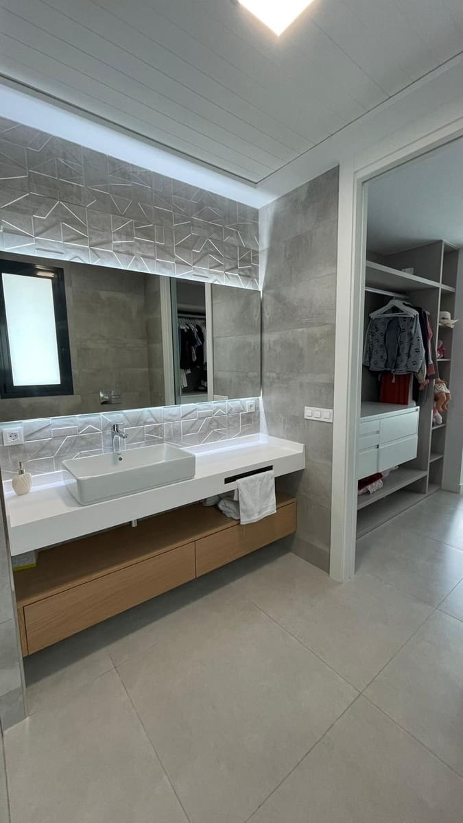 3 bedroom Villa for sale in Finestrat with pool - € 780,000 (Ref: 8333867)